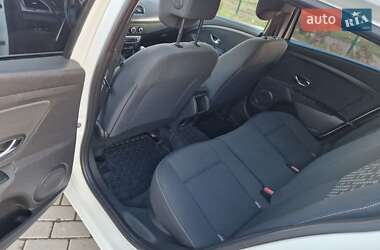 Хэтчбек Renault Megane 2012 в 