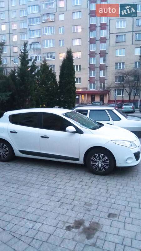 Хэтчбек Renault Megane 2011 в 