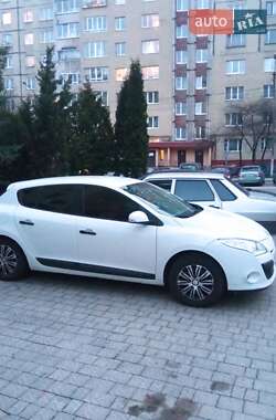 Хэтчбек Renault Megane 2011 в 