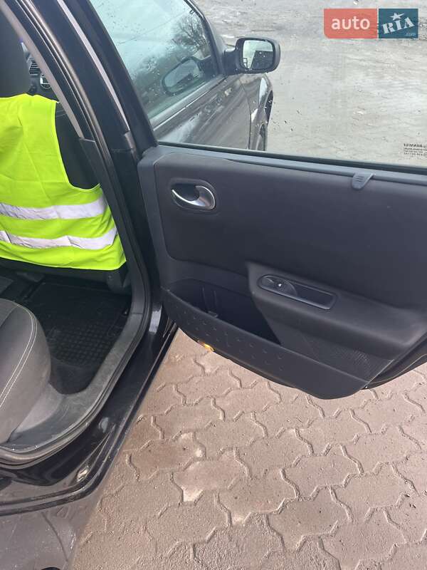 Универсал Renault Megane 2005 в Тростянце