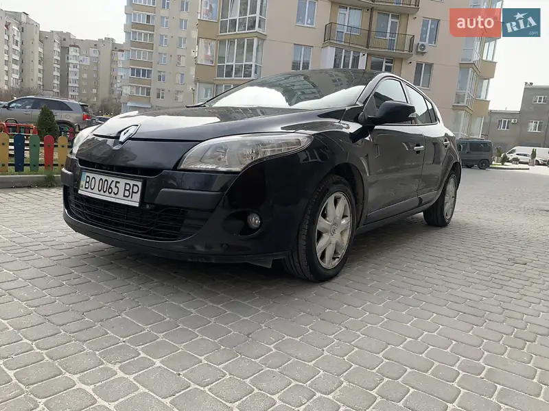 Хэтчбек Renault Megane 2012 в 