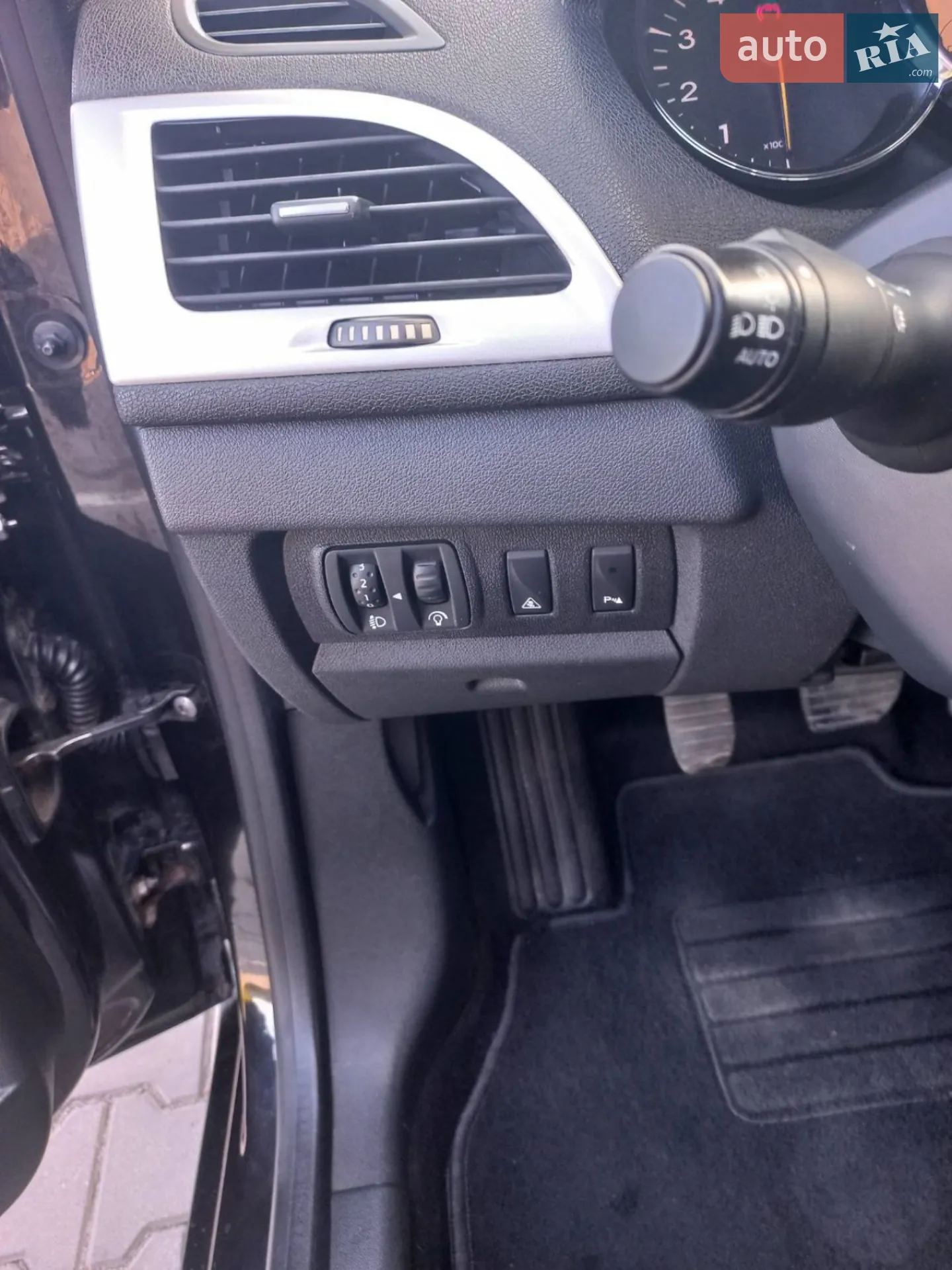 2010 Renault Megane - мініатюра 17