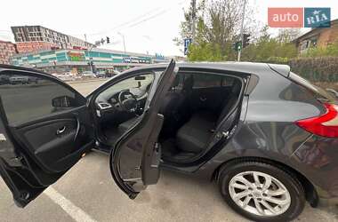 Хэтчбек Renault Megane 2013 в Вишневом