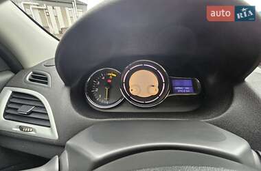 Хэтчбек Renault Megane 2010 в 