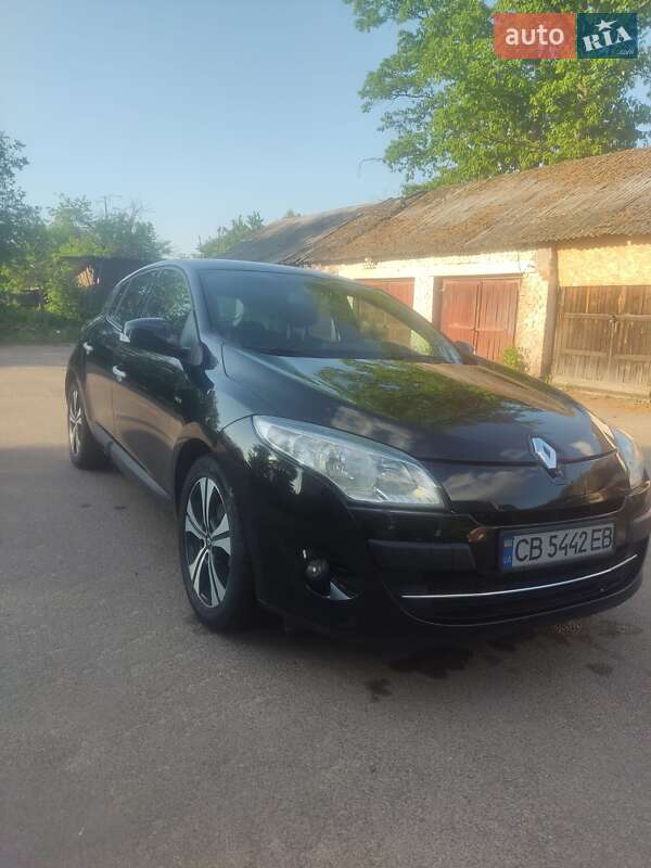 Хэтчбек Renault Megane 2011 в 