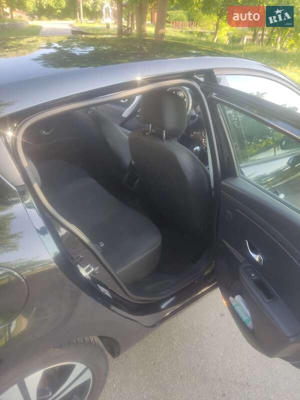 Хэтчбек Renault Megane 2011 в Городне