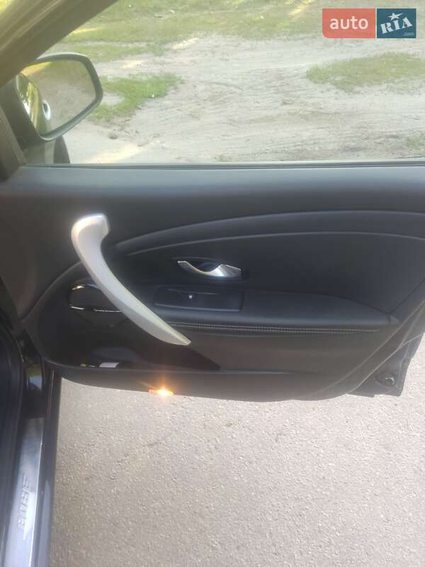 Хэтчбек Renault Megane 2011 в Городне