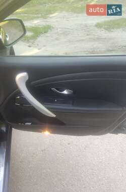 Хэтчбек Renault Megane 2011 в 