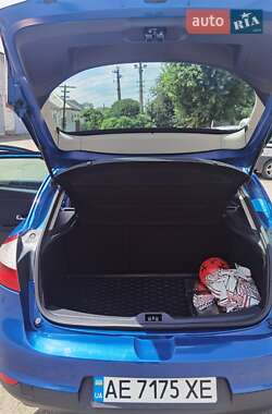 Хэтчбек Renault Megane 2011 в 