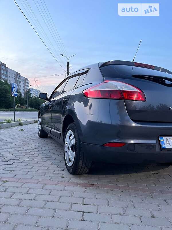 Хэтчбек Renault Megane 2009 в 