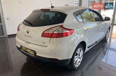 Хэтчбек Renault Megane 2011 в 