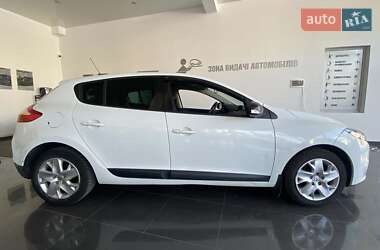 Хэтчбек Renault Megane 2011 в 