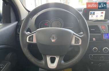 Хэтчбек Renault Megane 2011 в 