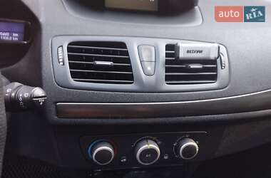 Хэтчбек Renault Megane 2015 в 
