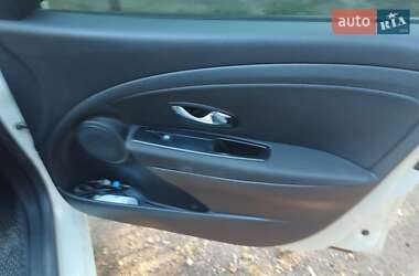 Хэтчбек Renault Megane 2015 в 