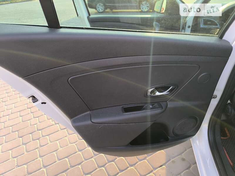 Универсал Renault Megane 2013 в Новомосковске фото 13 Универсал Renault Megane 2013 в Новомосковске