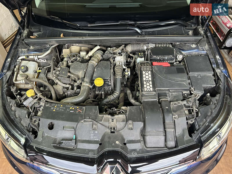Седан Renault Megane 2017 в Смоліному