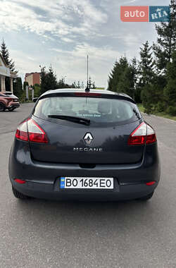 Хэтчбек Renault Megane 2011 в 