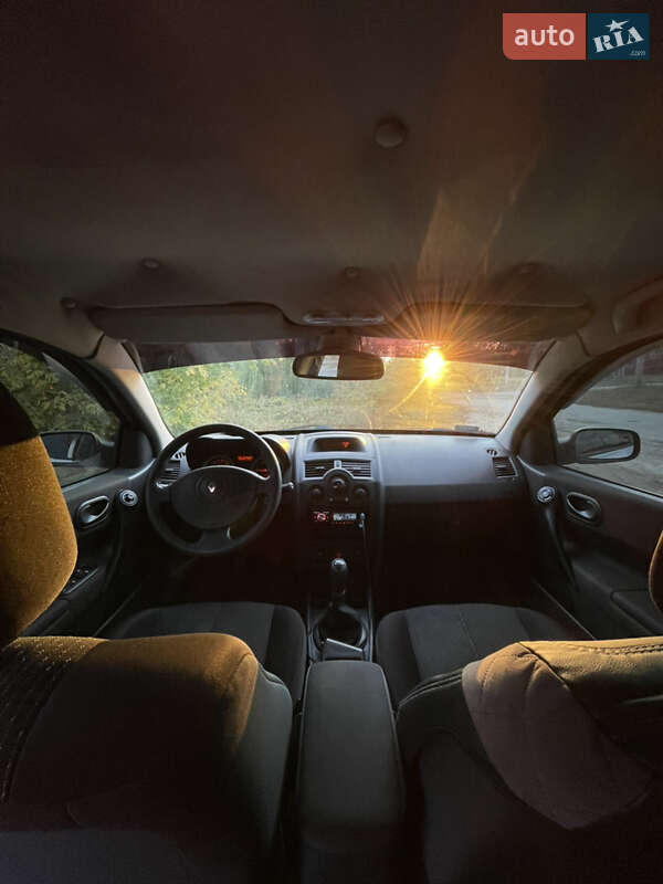 Седан Renault Megane 2004 в Краснограде