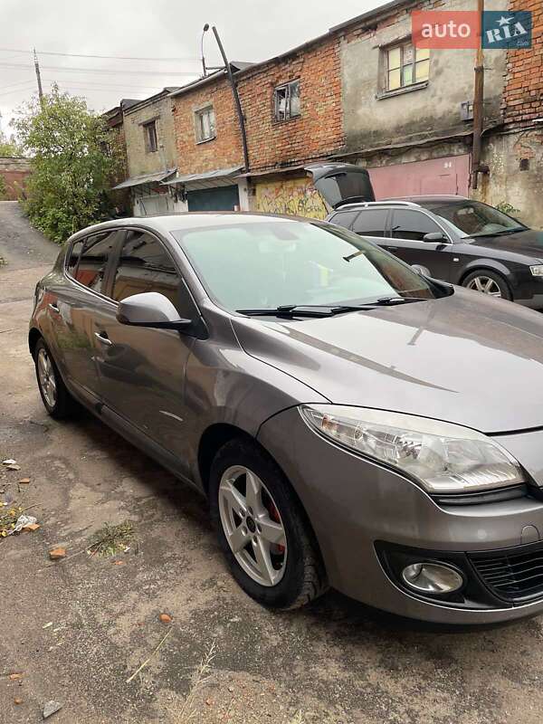 Хэтчбек Renault Megane 2012 в Гоще