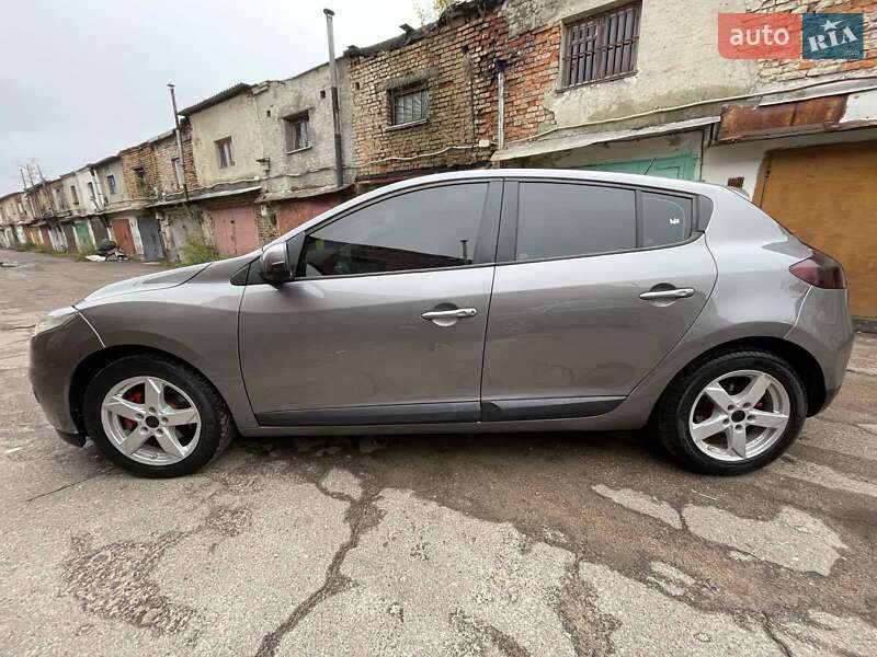 Хэтчбек Renault Megane 2012 в Гоще