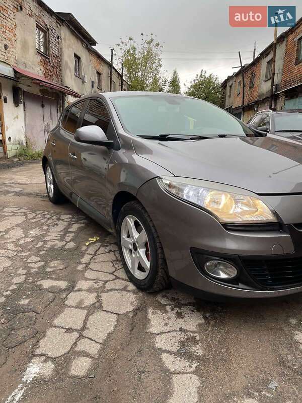 Хэтчбек Renault Megane 2012 в Гоще