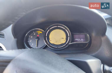 Хэтчбек Renault Megane 2010 в 