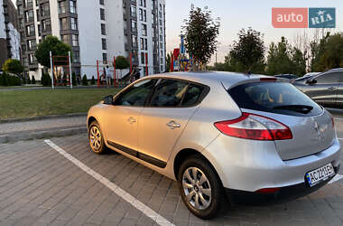 Хетчбек Renault Megane 2011 в 