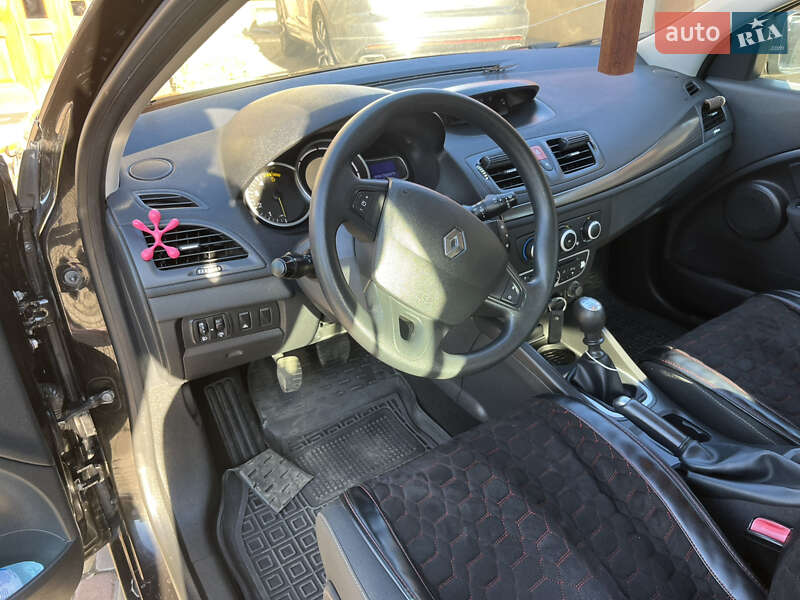 Хэтчбек Renault Megane 2009 в Николаеве фото 18 Хэтчбек Renault Megane 2009 в Николаеве