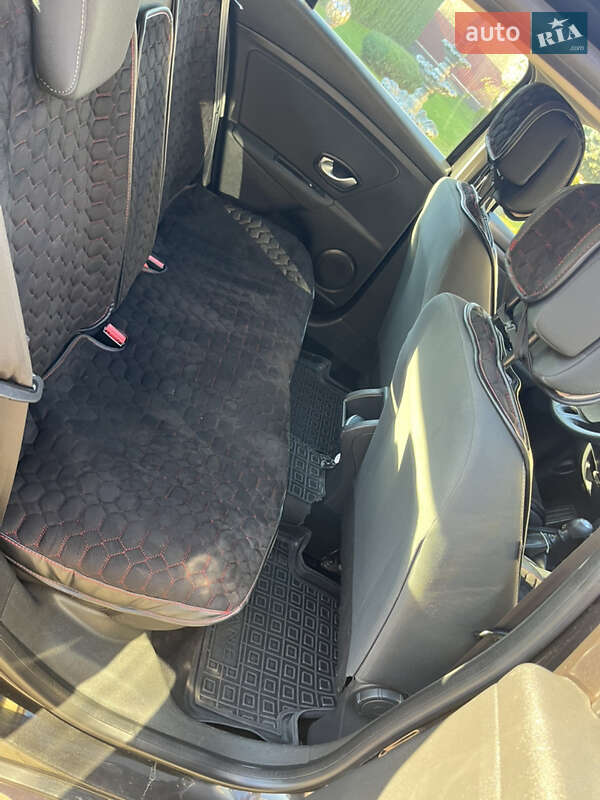 Хэтчбек Renault Megane 2009 в Николаеве фото 40 Хэтчбек Renault Megane 2009 в Николаеве