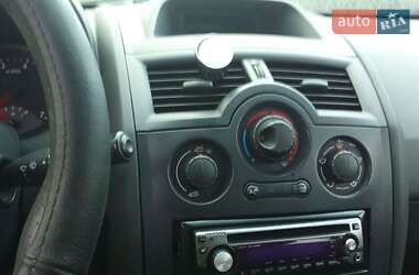 Хэтчбек Renault Megane 2004 в 