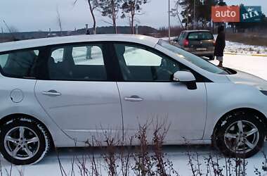Мінівен Renault Megane 2011 в 