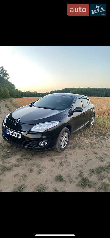 Хэтчбек Renault Megane 2012 в 
