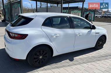 Хэтчбек Renault Megane 2016 в 