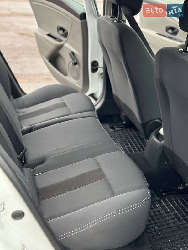 Хетчбек Renault Megane 2012 в Острозі