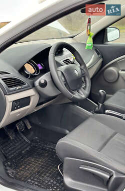 Хэтчбек Renault Megane 2012 в 