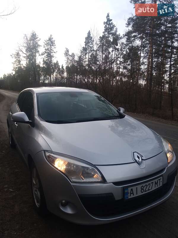 Хэтчбек Renault Megane 2011 в Бабинцам