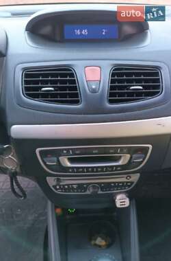 Хэтчбек Renault Megane 2011 в 
