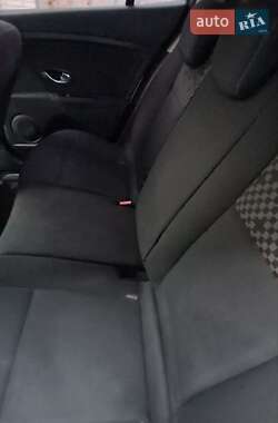 Хэтчбек Renault Megane 2012 в 