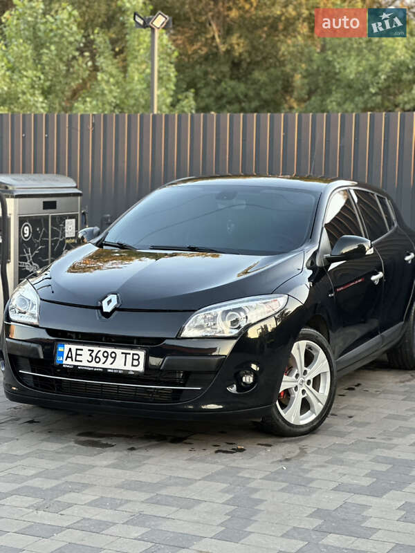 Хетчбек Renault Megane 2011 в 