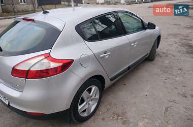 Хэтчбек Renault Megane 2012 в 