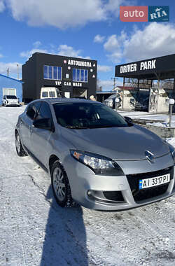 Хэтчбек Renault Megane 2011 в Вишневом