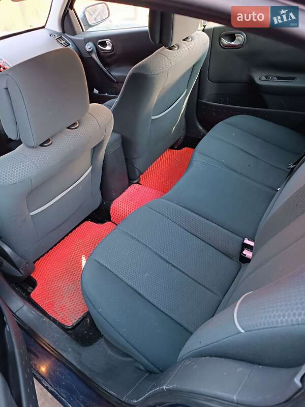 Седан Renault Megane 2003 в Дубно