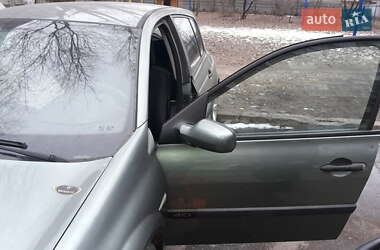 Хэтчбек Renault Megane 2003 в 