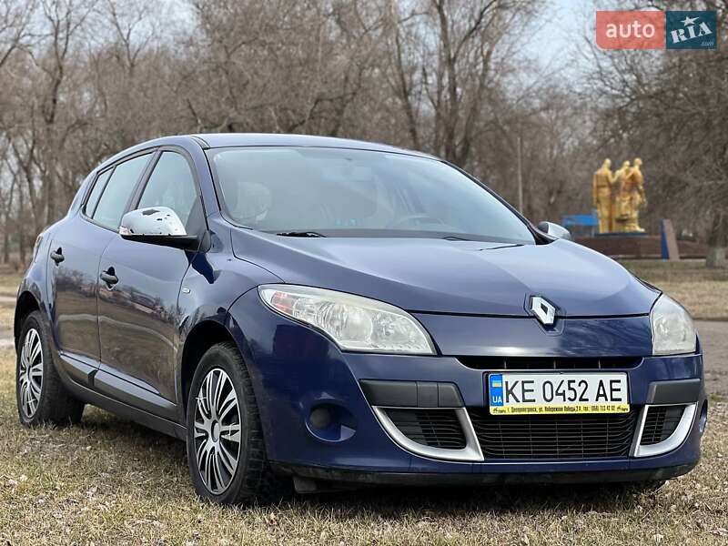 Хэтчбек Renault Megane 2010 в 