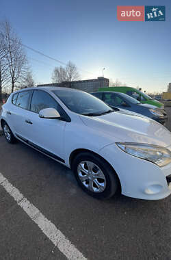 Хэтчбек Renault Megane 2011 в 