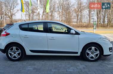 Хэтчбек Renault Megane 2012 в 