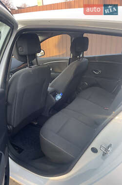 Хэтчбек Renault Megane 2011 в 