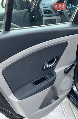 Хэтчбек Renault Megane 2012 в 