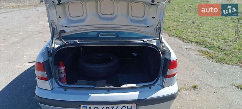 Седан Renault Megane 2003 в Нововолинську